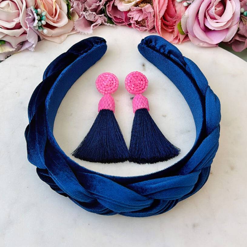 SchwesterSchwester Set aus rosa-dunkelblauen Perlen-Quastenohrringen und Samt-Haarreif in Dunkelblau Schlussverkauf