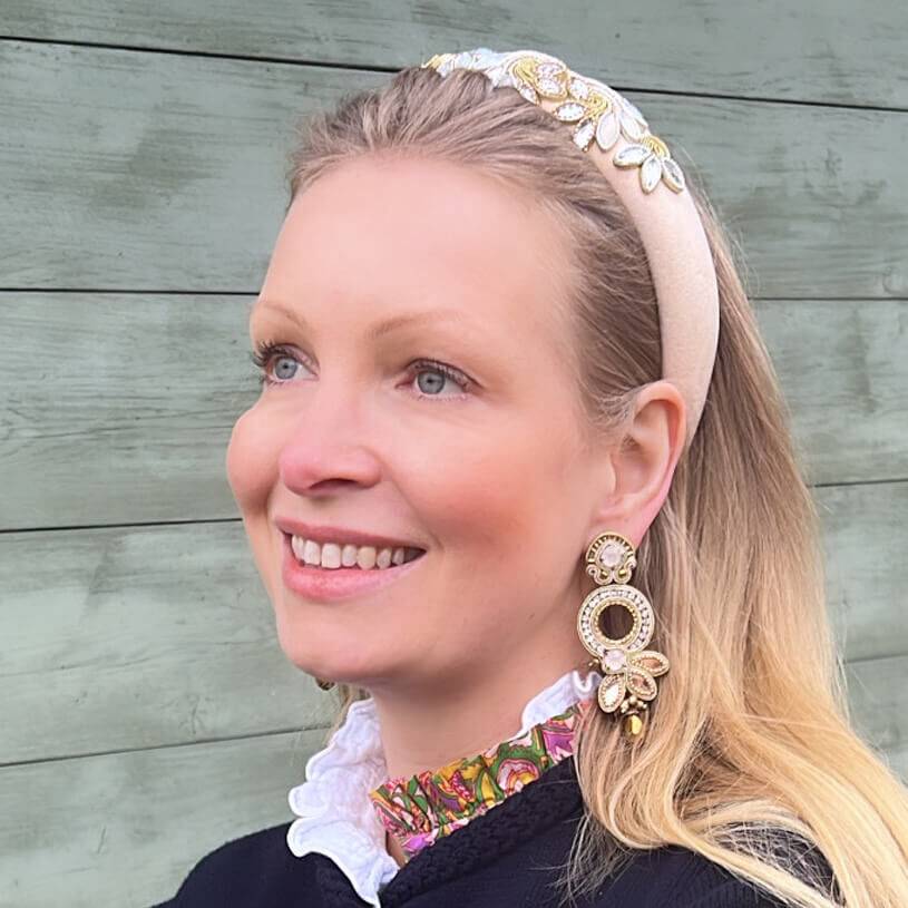 SchwesterSchwester Opulente Soutache-Ohrringe in Gold und Champagner Preisnachlass