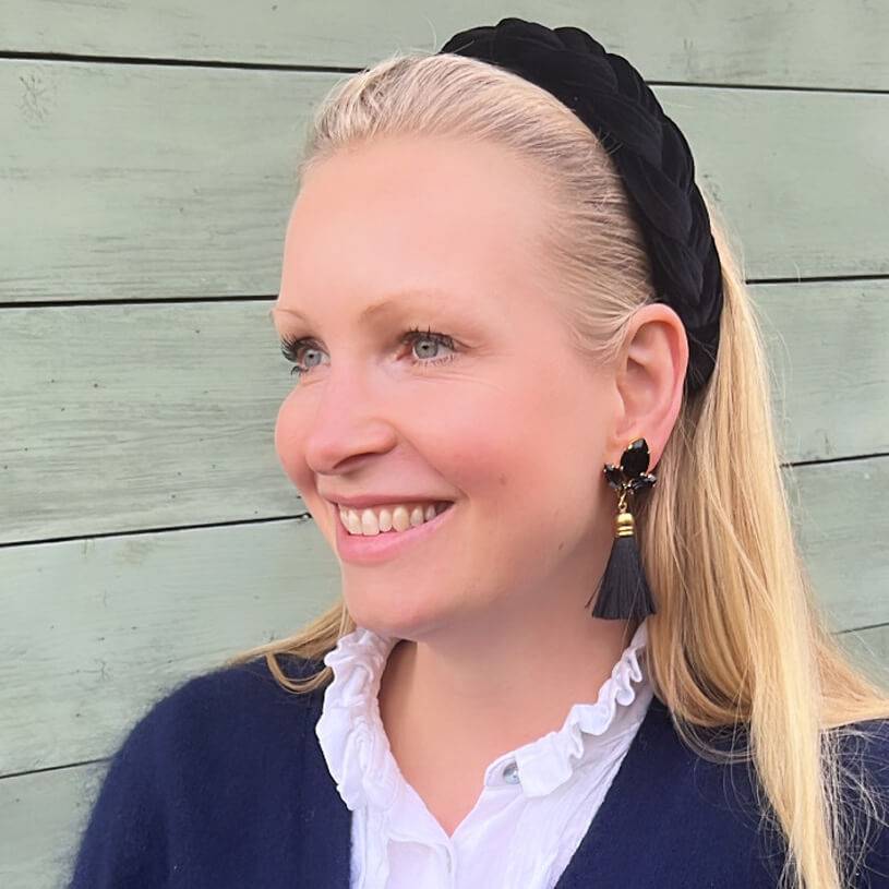SchwesterSchwester Glitzernde Ohrstecker in Schwarz mit edler Quaste von AmuseToi Bis zu 50% Rabatt