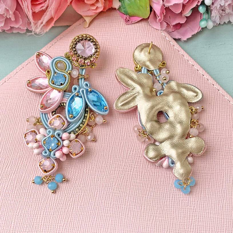 SchwesterSchwester Große Soutache-Ohrringe in Zartrosa und Zartblau Günstig kaufen