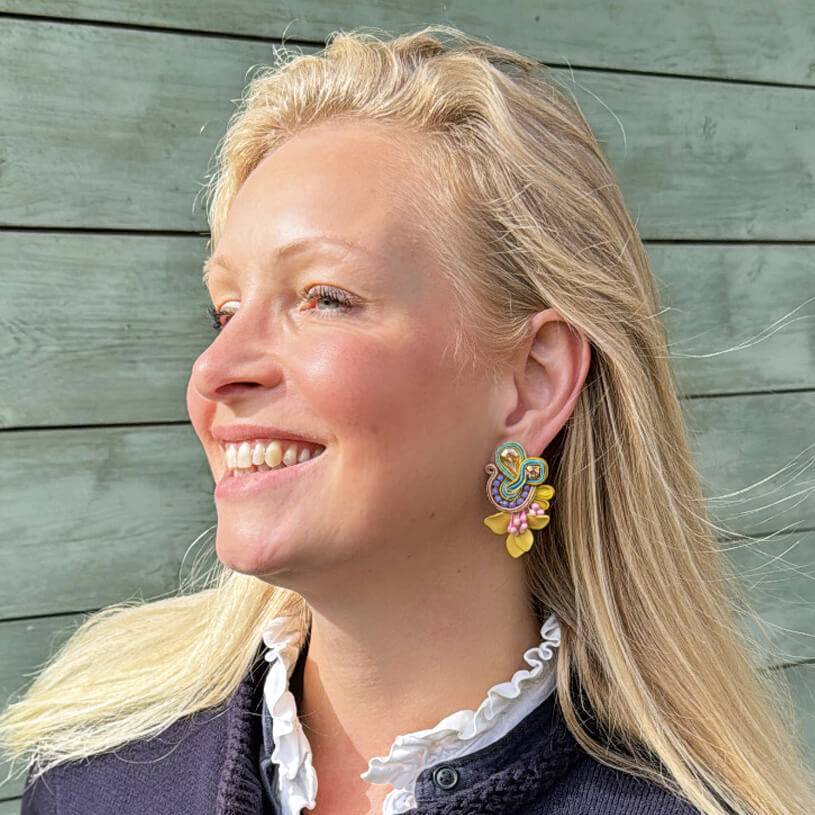 SchwesterSchwester Vorbestellbar - Farbenfrohe Soutache-Ohrringe in Gelb, Rosa und Flieder Begrenztes Angebot