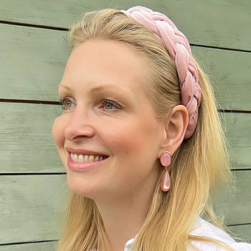 SchwesterSchwester Hellrosa Ohrstecker mit perlmutt schimmerndem Tropfen von AmuseToi Begrenzte Freigabe