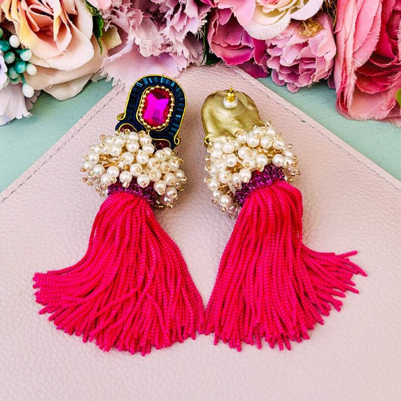 SchwesterSchwester Auffällige Soutache-Quastenohrringe in Pink und Dunkelbau Letzter Tag