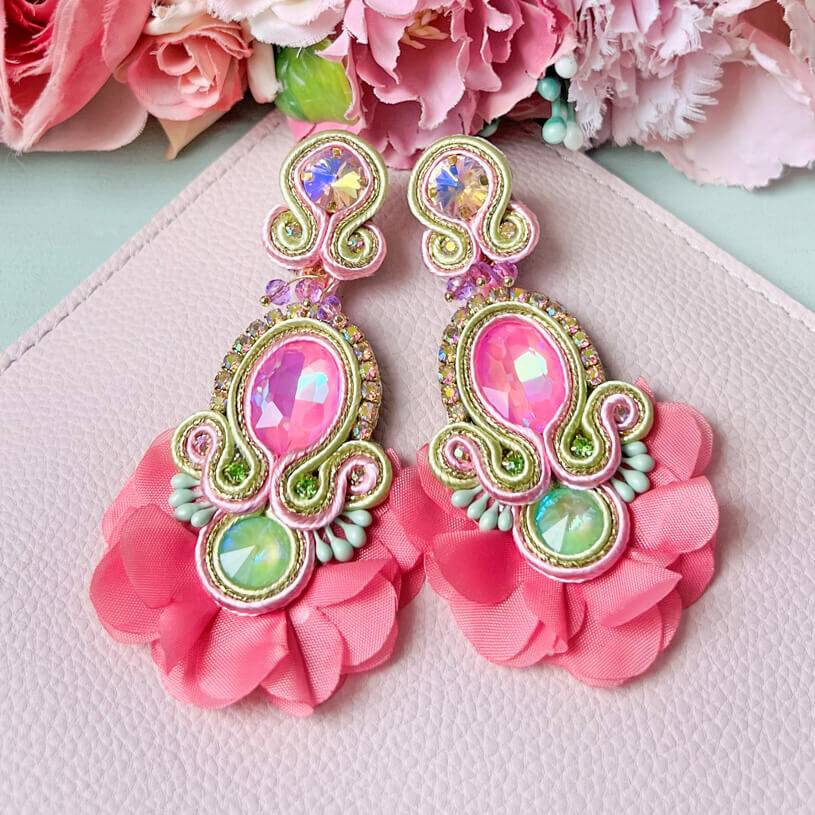 SchwesterSchwester Außergewöhnliche Soutache-Ohrringe in Rosa Outlet
