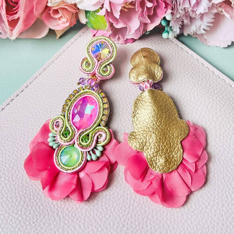 SchwesterSchwester Außergewöhnliche Soutache-Ohrringe in Rosa Outlet