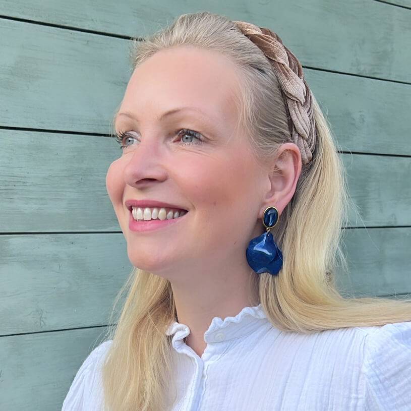 SchwesterSchwester Dunkelblaue Ohrringe mit Blütenblättern Wochenangebot