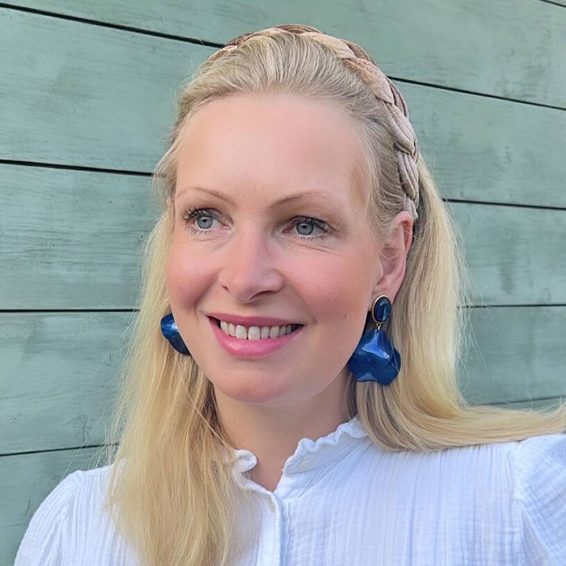 SchwesterSchwester Dunkelblaue Ohrringe mit Blütenblättern Wochenangebot