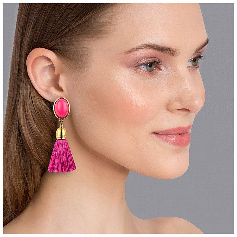 SchwesterSchwester Quasten Ohrringe als Ohrstecker in Pink mit pinkfarbener Quaste von AmuseToi Kostenloser Versand international