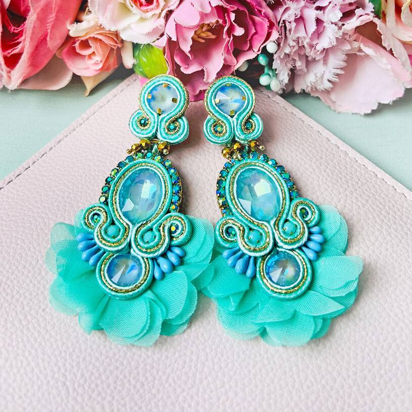 SchwesterSchwester Außergewöhnliche Soutache-Ohrringe in Türkis 2025